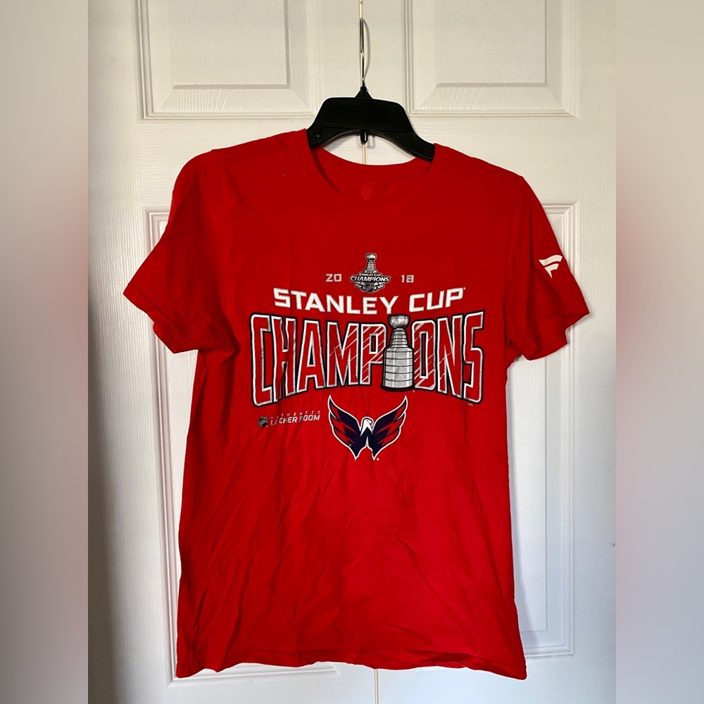 Fanatics Washington Capitals Hockey 2018 Stanley Cup Champions Small Graphic T